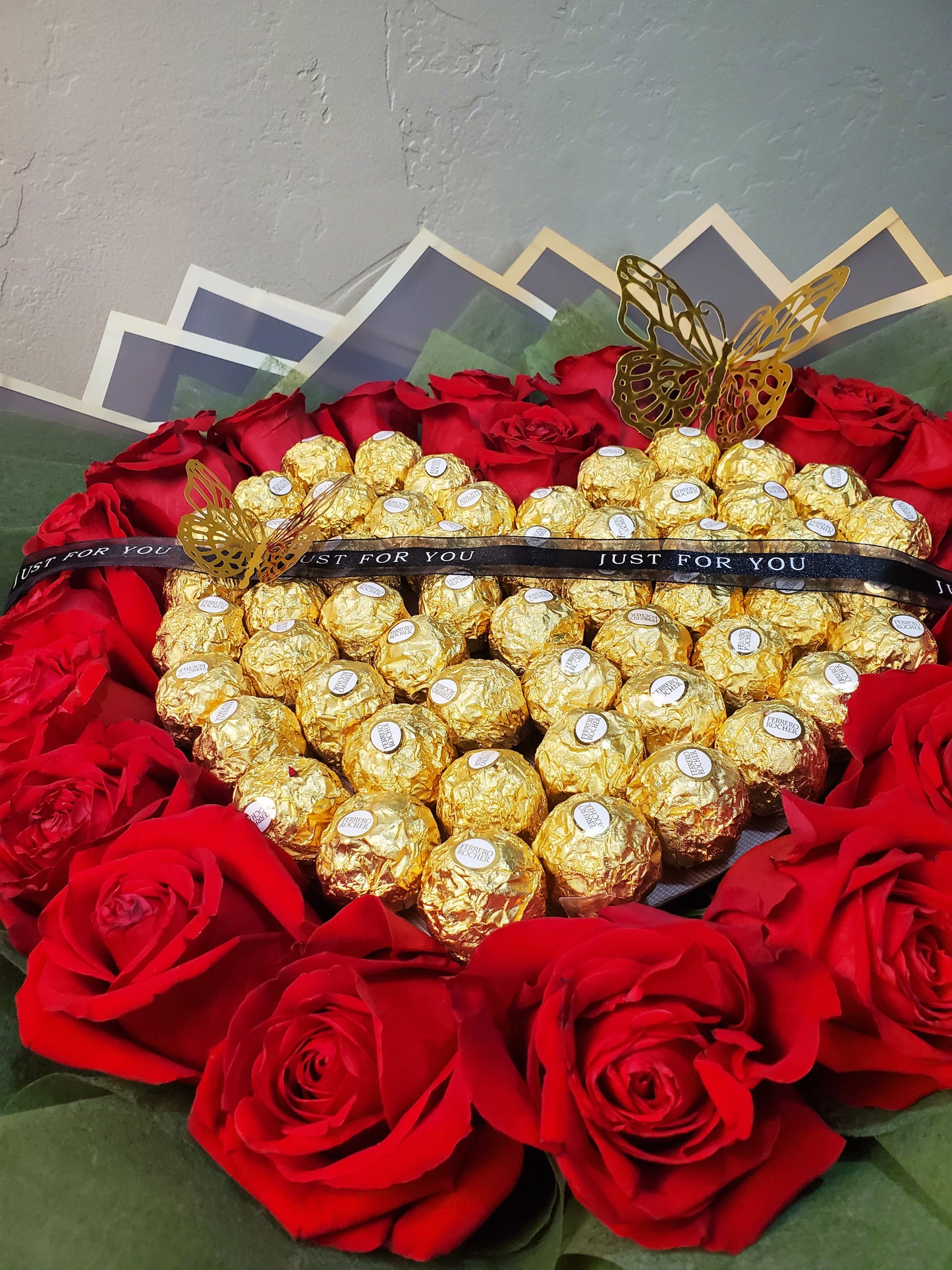 XOXOXO Red Rose and Ferrero Rocher Bouquet/ Fresh Cut Flowers